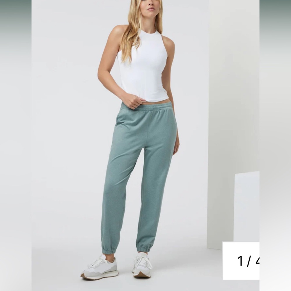 Vuori Women's Boyfriend Jogger Vintage Pistachio BNWT